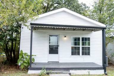 Main picture of 2592 E 39th St