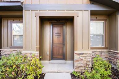 Main picture of 852 W Carving Edge Ct