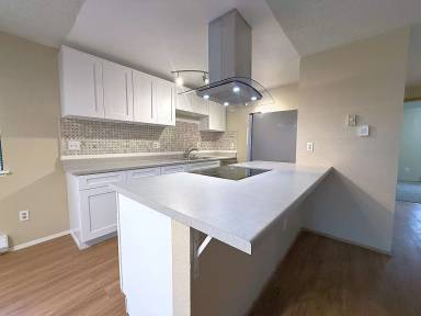 Main picture of 220 E 36th St