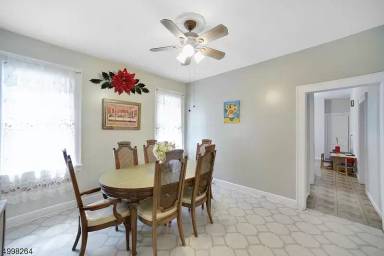 Main picture of 525 Gregory Ave