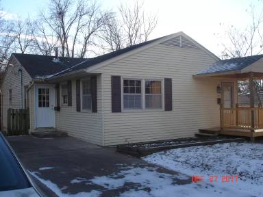 Main picture of 206 E Oak St