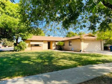 Main picture of 448 N Villa Ave