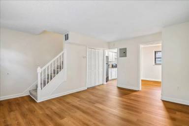 Main picture of 4958 Just St NE