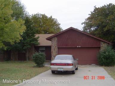 Main picture of 890 Twisted Oak Dr