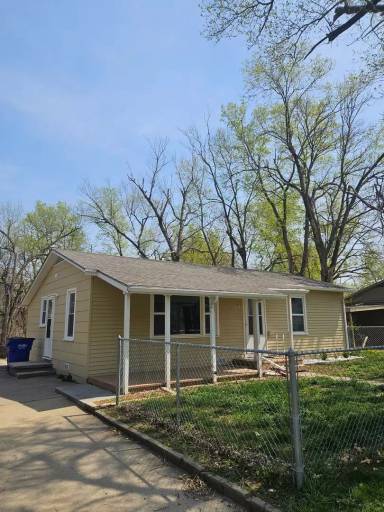 Main picture of 1621 Custer Rd