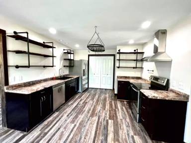 Main picture of 296 Anderson Ln