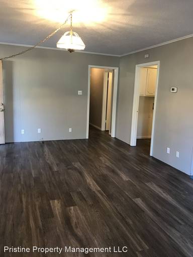 Main picture of 704 Acorn Dr
