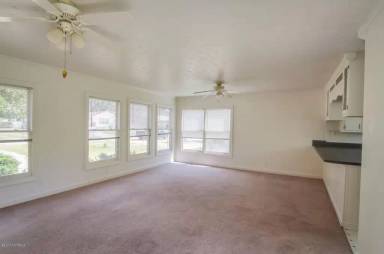Main picture of 409 Jarman St