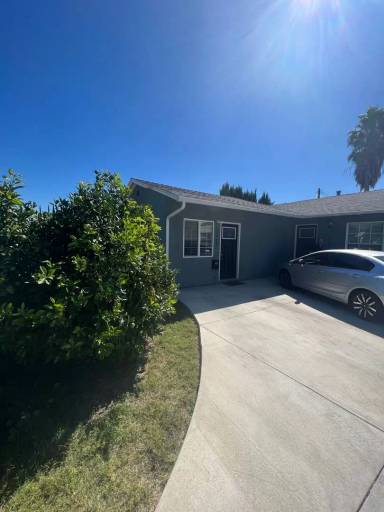 Main picture of 17048 Los Alimos St