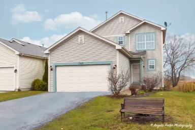 Main picture of 1765 S Hamlin Ln