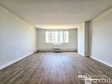 Main picture of 1344 N Dearborn St