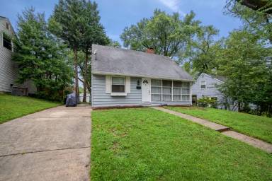 Main picture of 5713 Ridgway Ave