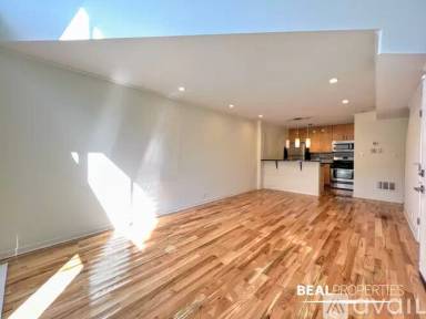 Main picture of 944 W Grace St Apartments
