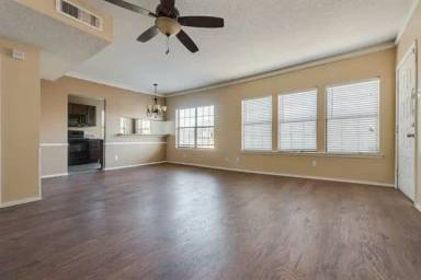 Main picture of 8750 Park Ln