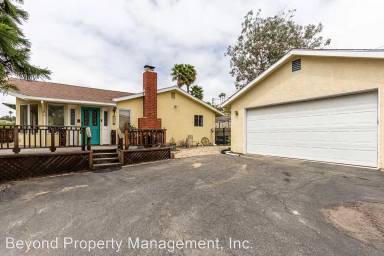 Main picture of 225 Poinsettia Ave