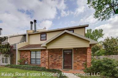 Main picture of 305 Halcott Dr