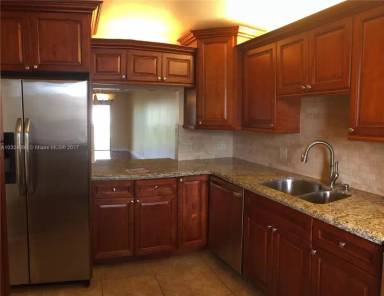 Main picture of 16581 Blatt Blvd