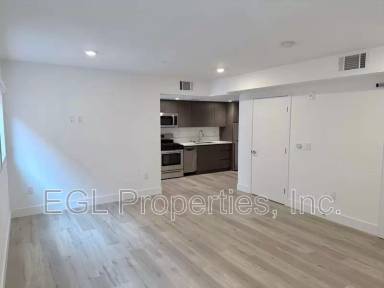 Main picture of 744 S Mariposa Ave