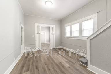 Main picture of 2435 N Kenwood Ave