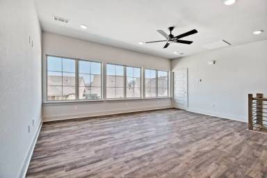 Main picture of 65 N Bibury Ln