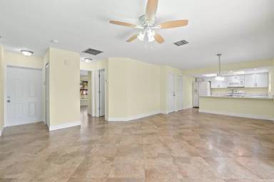 Main picture of 3212 SE 1st Ct