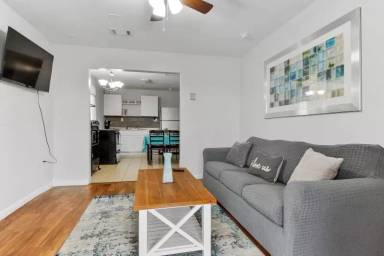 Main picture of 2217 Almonaster Ave