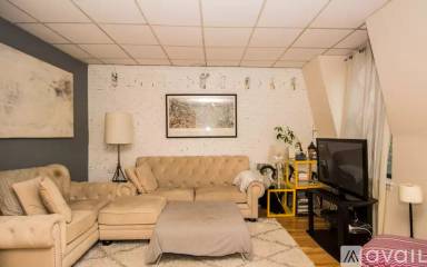 Main picture of 217 Washington St