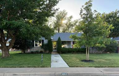Main picture of 2212 S Milam St