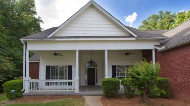 Main picture of 141 Gleneagle Dr