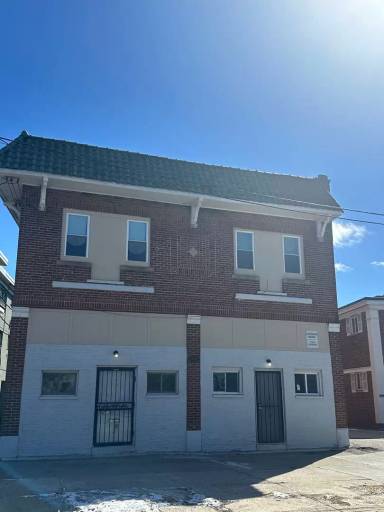 Main picture of 17568 Lake Shore Blvd