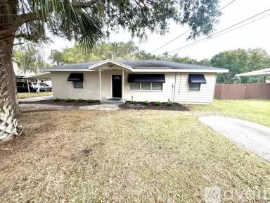 Main picture of 811 S Lone Oak Dr