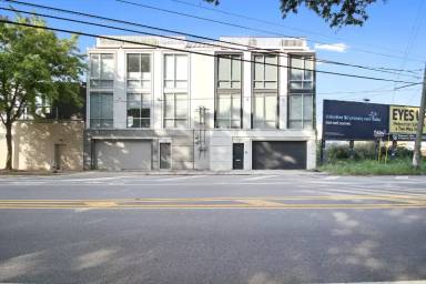 Main picture of 574 Marietta St NW
