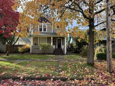 Main picture of 985 Saginaw St S
