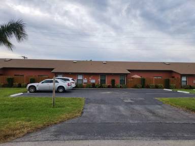 Main picture of 822 SW 47th Ter
