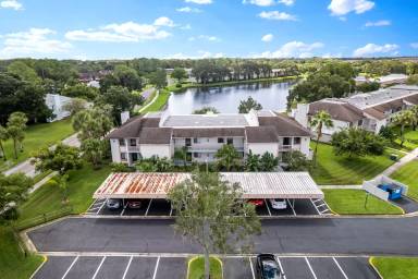 Main picture of 104 Lakeview Ct