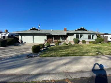 Main picture of 921 Crestwood Dr