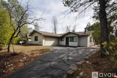 Main picture of 12699 Cresthaven Dr