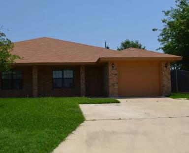 Main picture of 913 Daisy Dr
