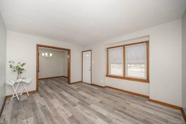 Main picture of 10446 Saint Charles Rock Rd