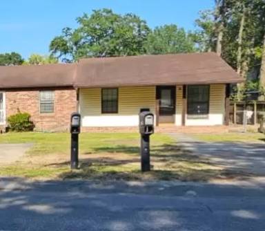 Main picture of 2807 Julius Felder St