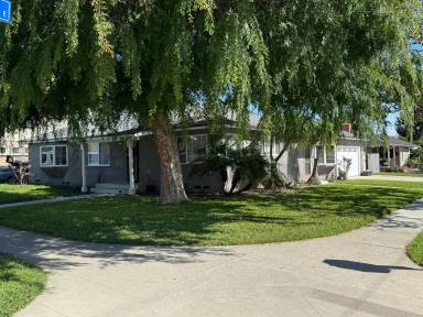 Main picture of 1972 Fanwood Ave
