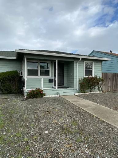 Main picture of 1136 Broadway St