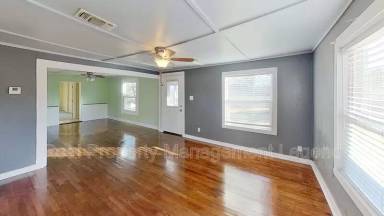Main picture of 1030 Oak Dr