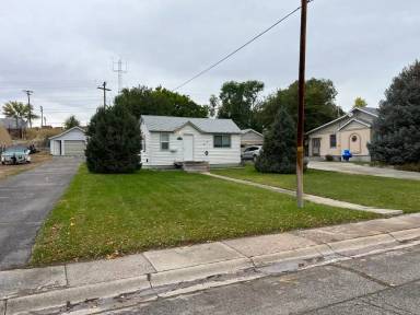 Main picture of 214 N 2nd St W