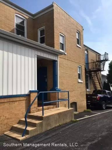 Main picture of 1241 N George St