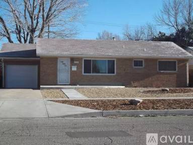 Main picture of 1028 E La Salle St