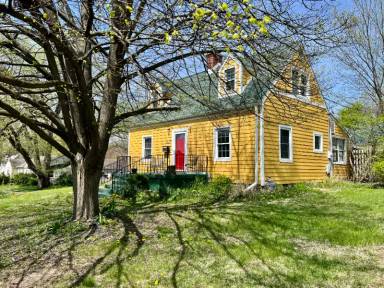 Main picture of 1312 W Green St