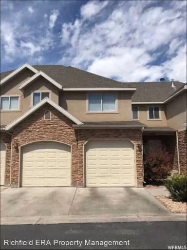 Main picture of 1032 N Plaza Dr