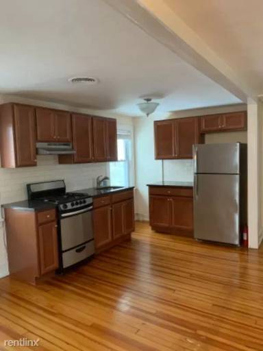 Main picture of 84 Woodbury Rd