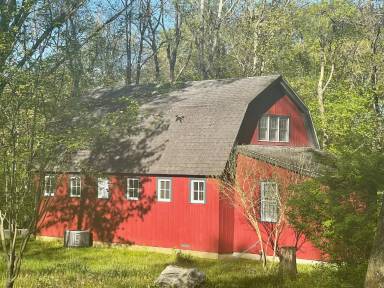 Main picture of 300 Chestnut Hill Rd